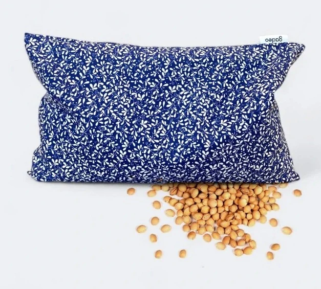 Nahřívací třešňový polštářek LÍSTEČKY, modrá